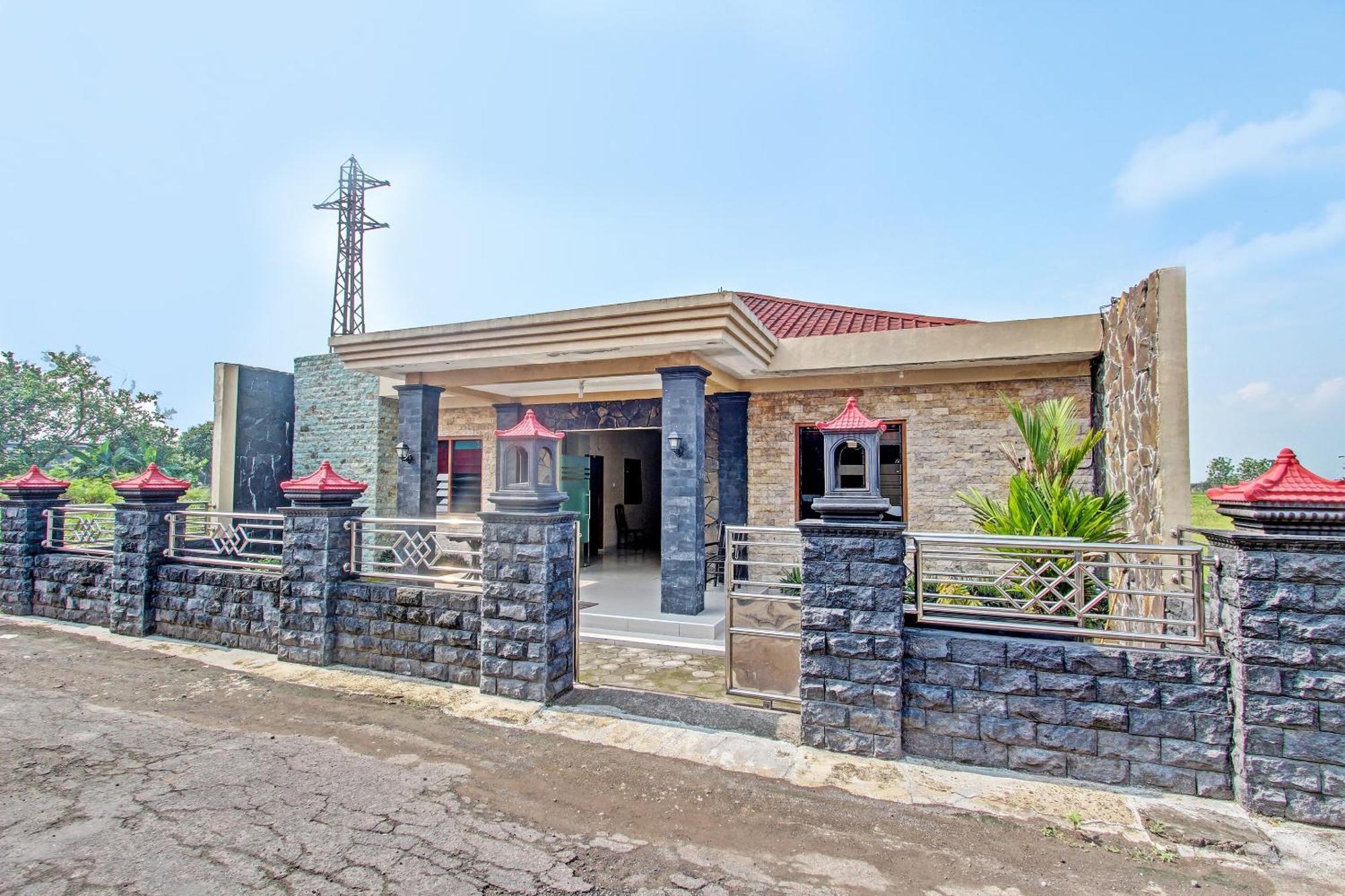Oyo 91353 Hotel Surya Andesa Klaten Екстер'єр фото